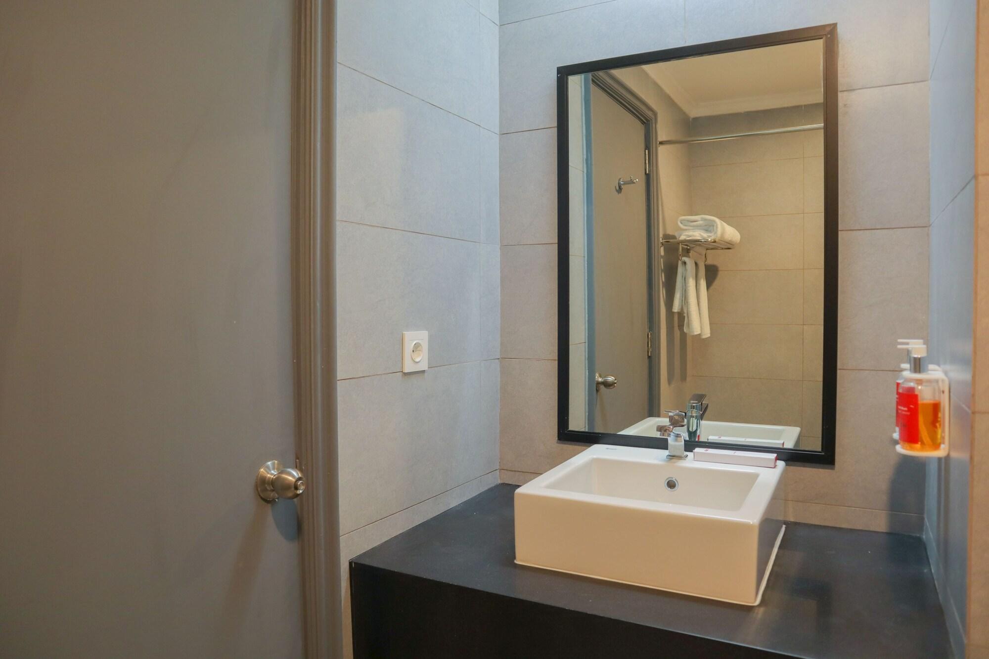 Super Oyo Townhouse 2 Hotel Gunung Sahari Jakarta Exterior photo