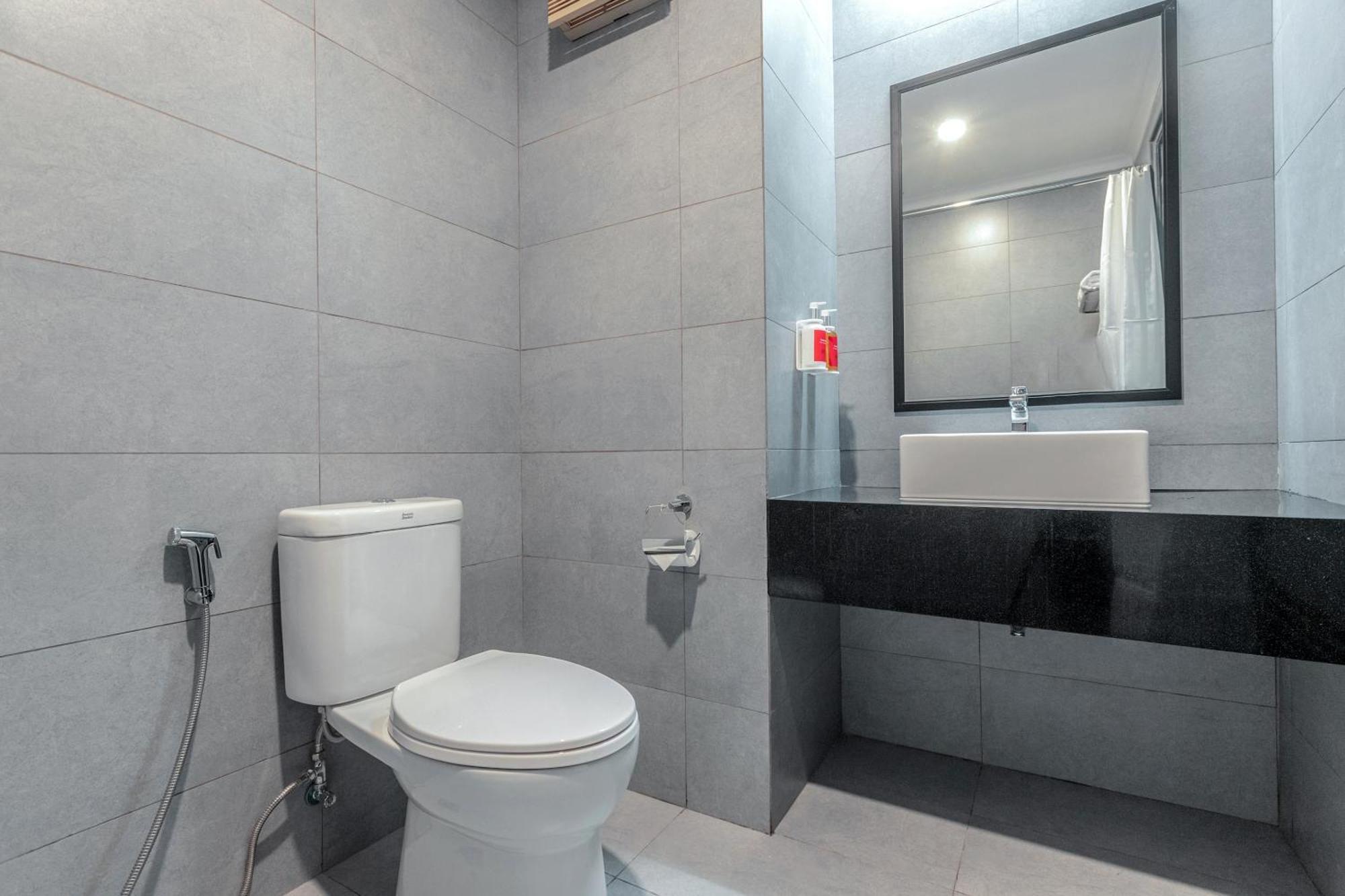 Super Oyo Townhouse 2 Hotel Gunung Sahari Jakarta Exterior photo