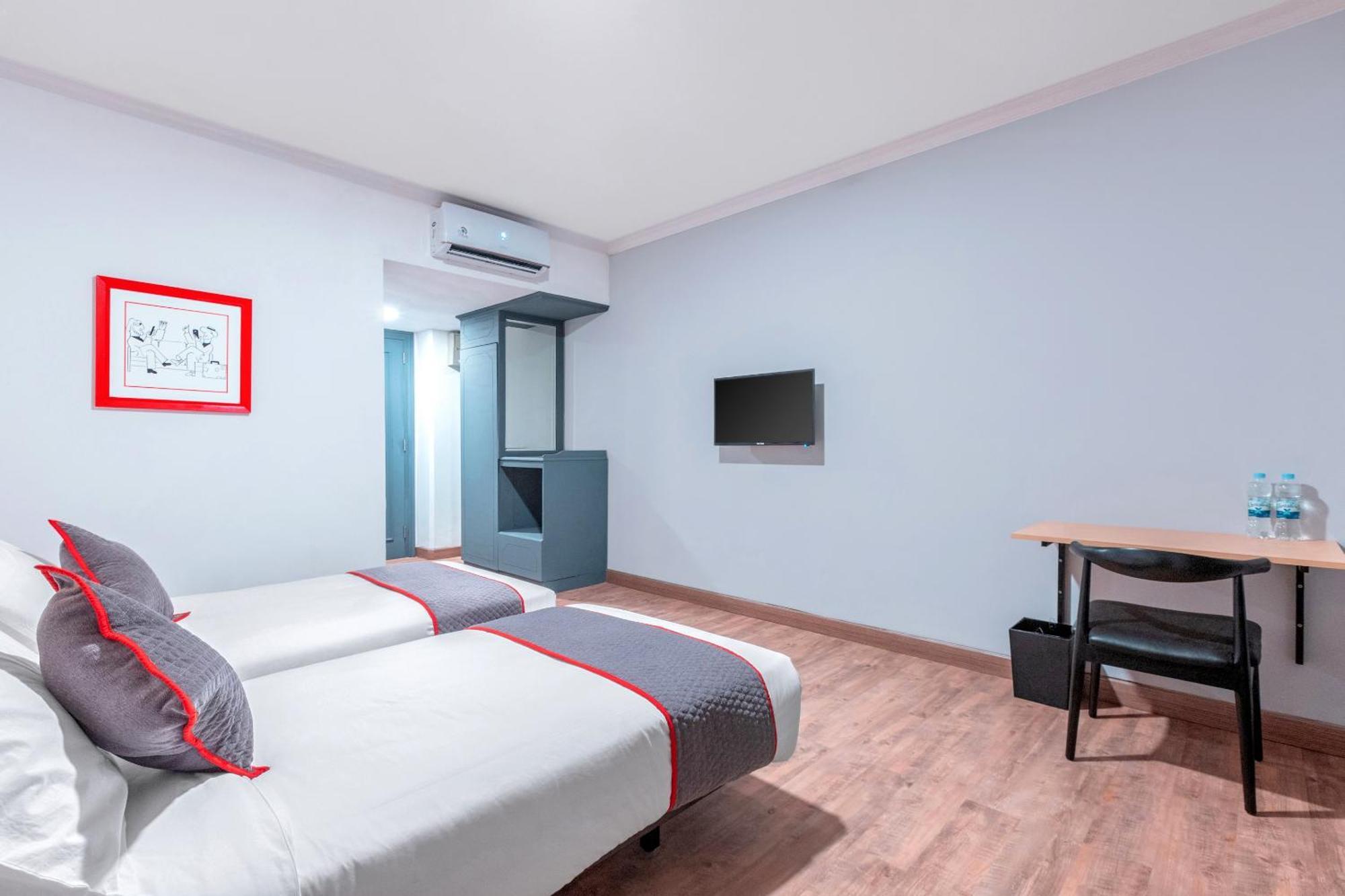 Super Oyo Townhouse 2 Hotel Gunung Sahari Jakarta Exterior photo